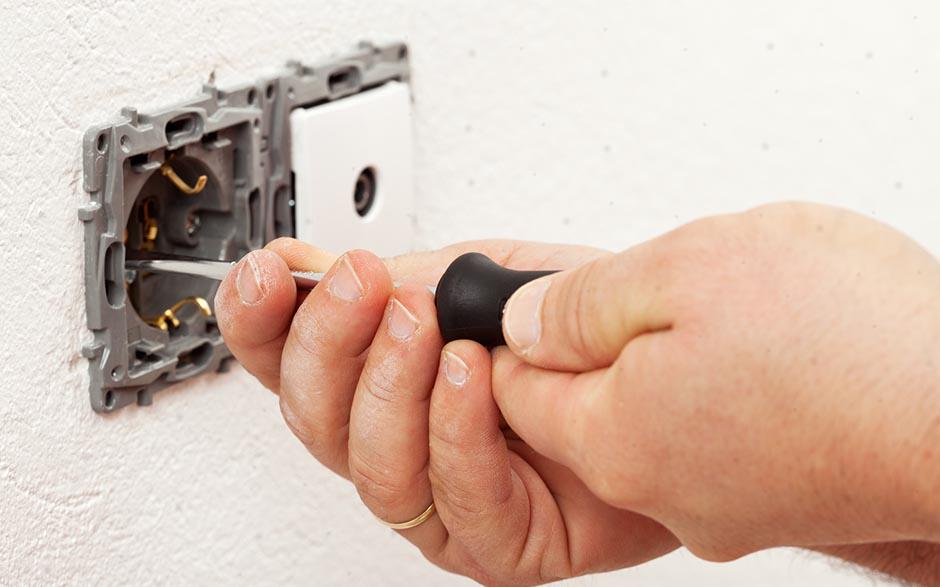 cherche électricien pas cher La Hauteville
