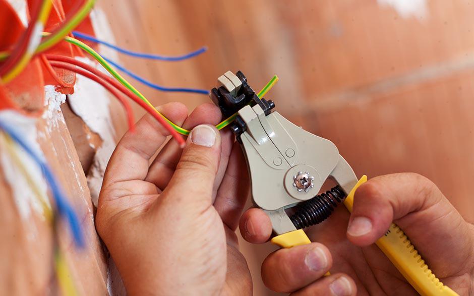 cherche électricien pas cher La Hauteville