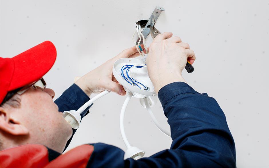cherche électricien pas cher La Hauteville